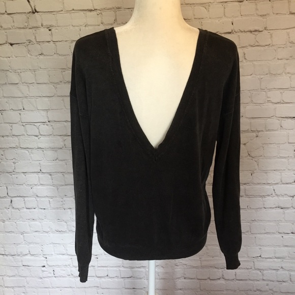 Callahan Anthropologie Soft V-Back Sweatshirt - Picture 14 of 16